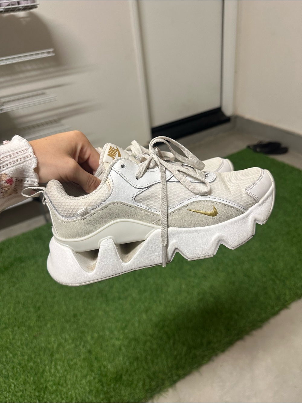 Nike RYZ 365 2 Summit White Metallic Gold Chunky Sneakers Size 6.5